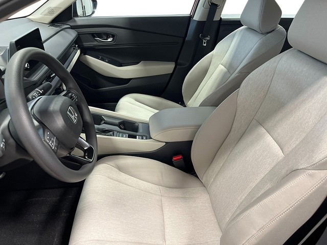 Honda Accord Sedan Vehicle Full-screen Gallery Image 12