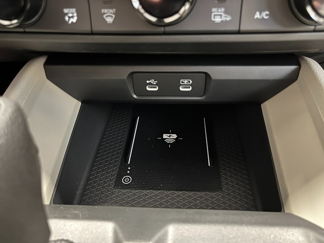 Honda Accord Sedan Vehicle Full-screen Gallery Image 16