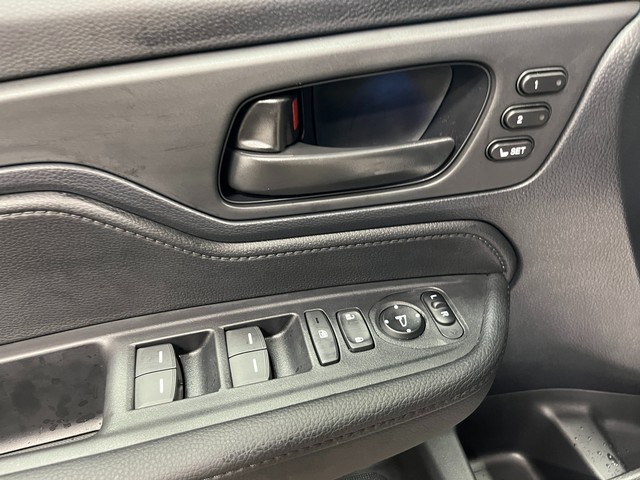 Honda Odyssey Vehicle Full-screen Gallery Image 12