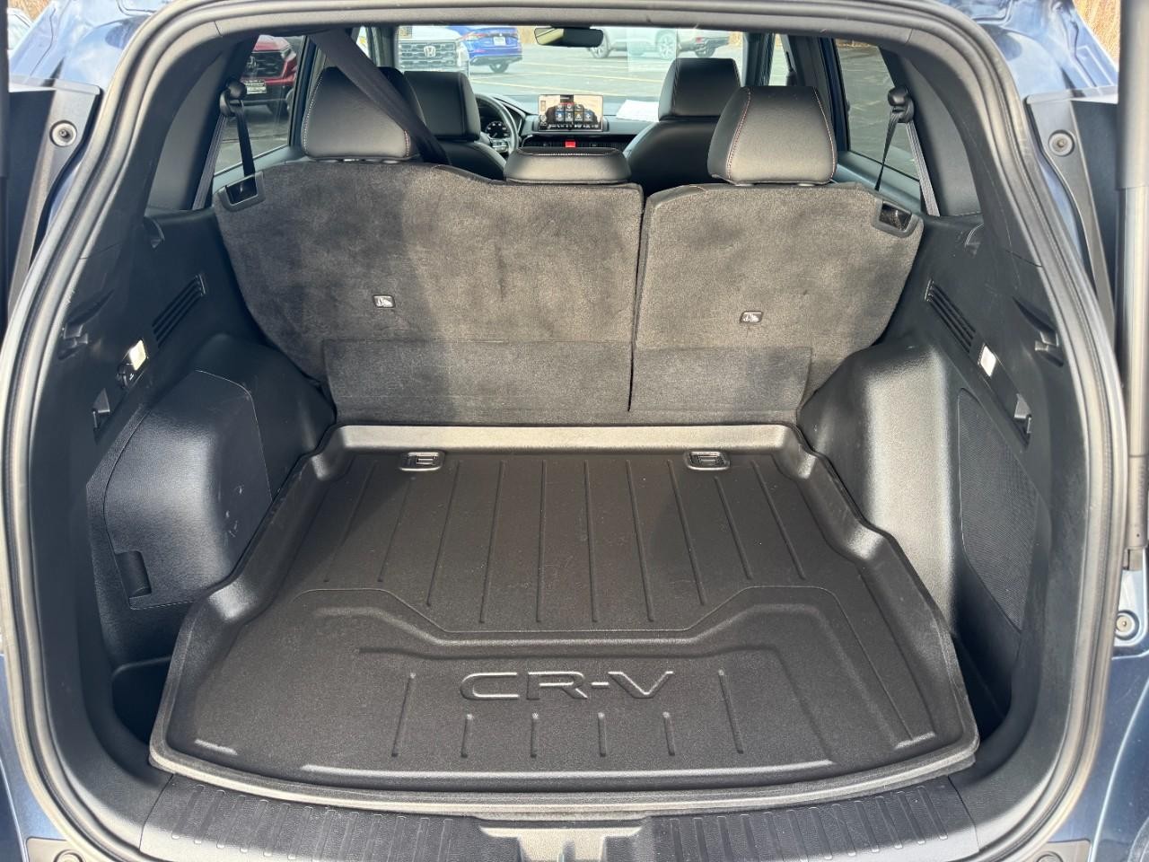 Honda CR-V Hybrid Vehicle Full-screen Gallery Image 04