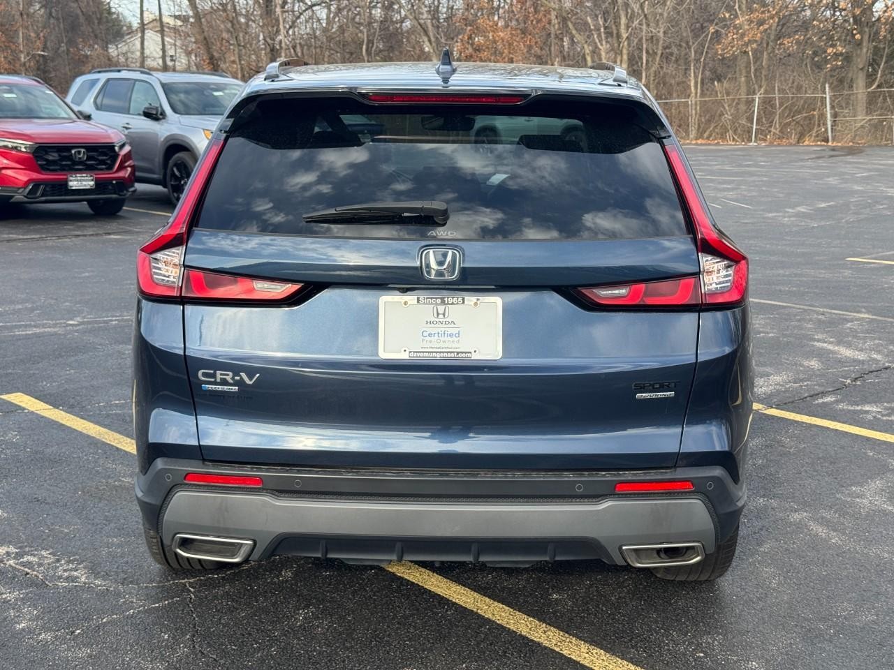 Honda CR-V Hybrid Vehicle Full-screen Gallery Image 05