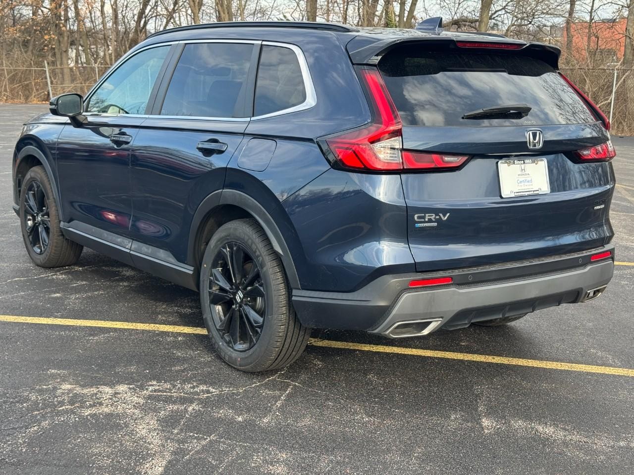 Honda CR-V Hybrid Vehicle Full-screen Gallery Image 06