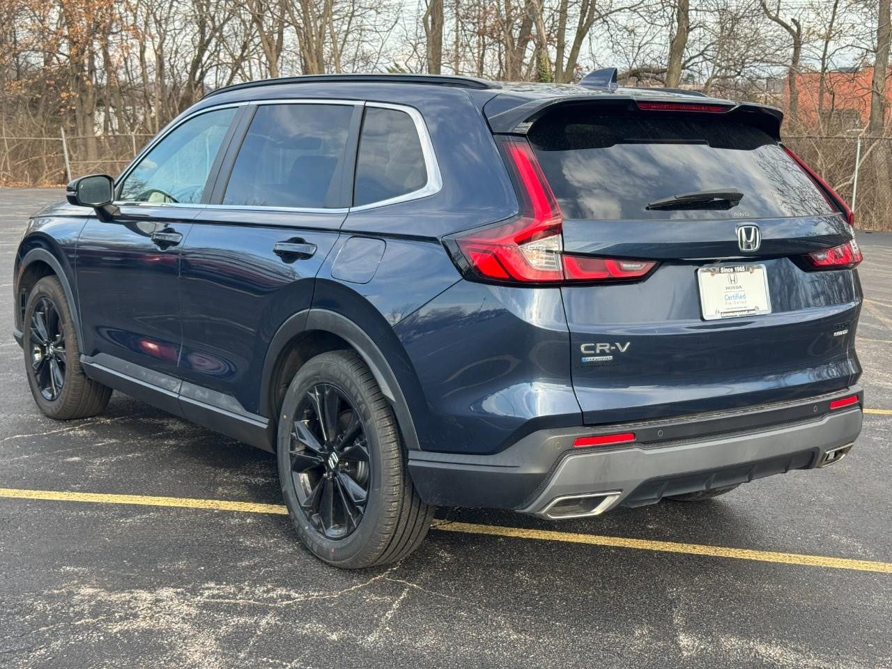 Honda CR-V Hybrid Vehicle Full-screen Gallery Image 07