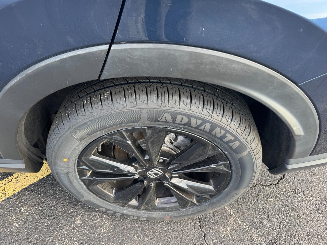 Honda CR-V Hybrid Vehicle Full-screen Gallery Image 08