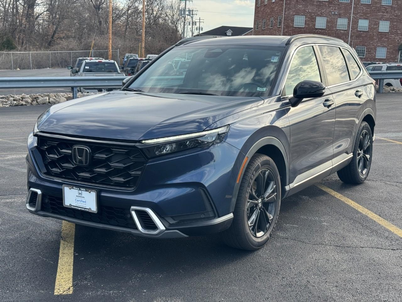 Honda CR-V Hybrid Vehicle Full-screen Gallery Image 09