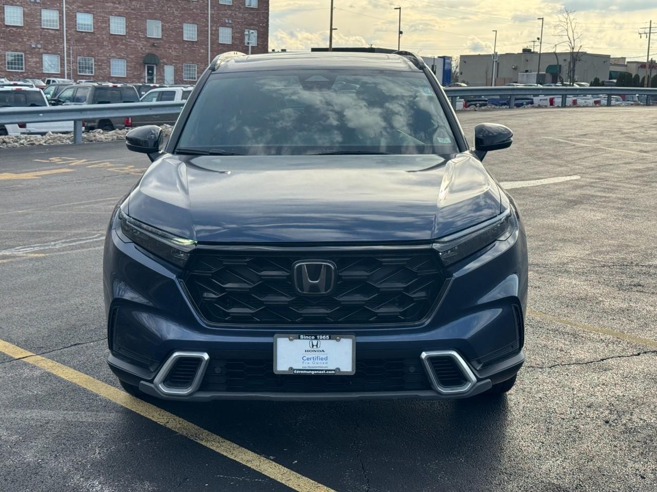 Honda CR-V Hybrid Vehicle Full-screen Gallery Image 10