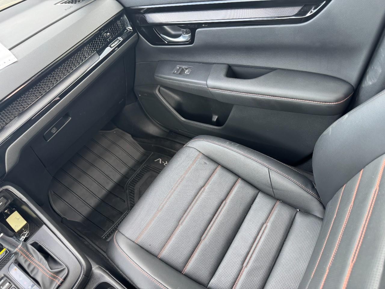 Honda CR-V Hybrid Vehicle Full-screen Gallery Image 16