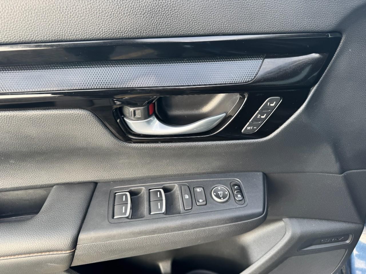 Honda CR-V Hybrid Vehicle Full-screen Gallery Image 19