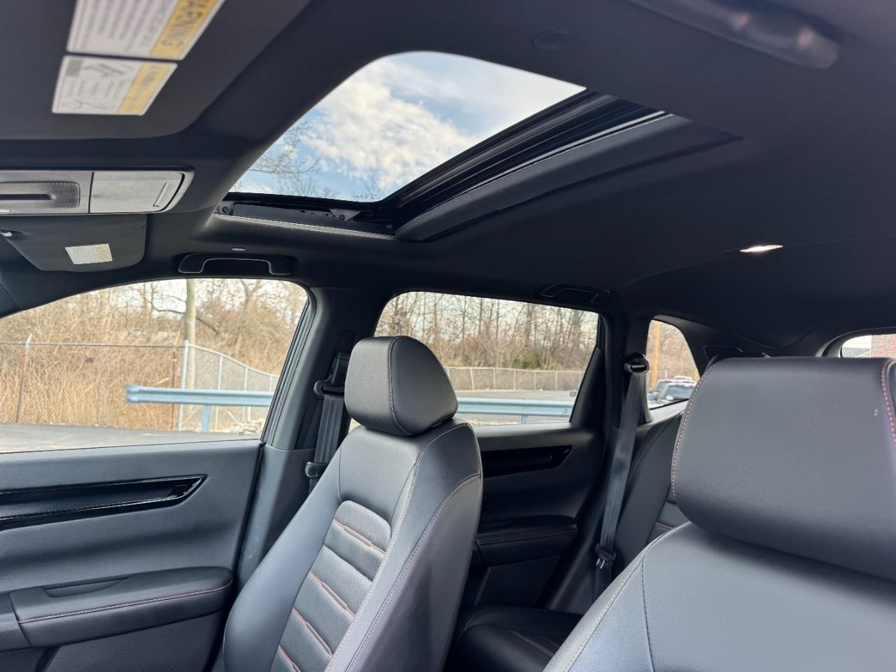 Honda CR-V Hybrid Vehicle Full-screen Gallery Image 20