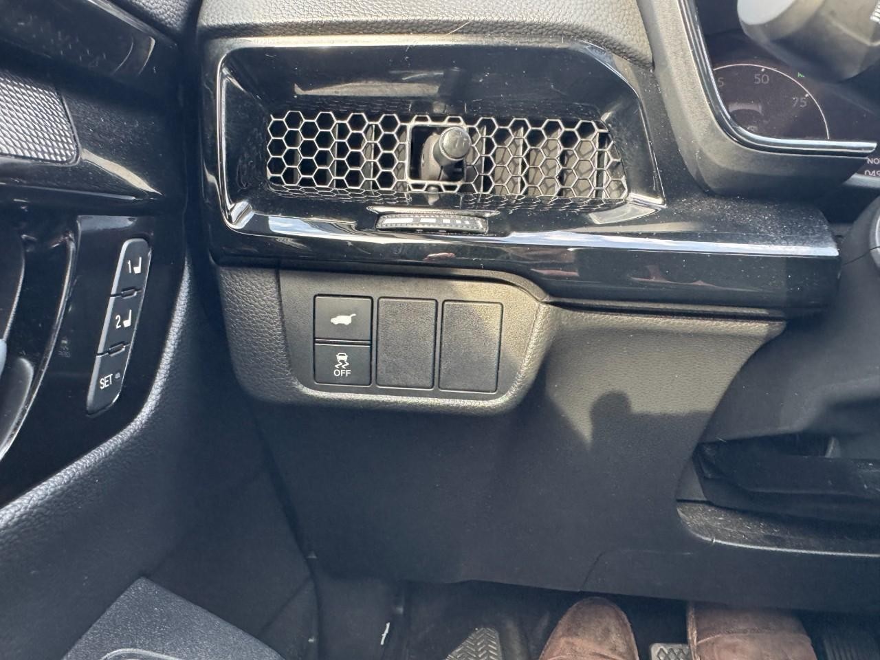 Honda CR-V Hybrid Vehicle Full-screen Gallery Image 27