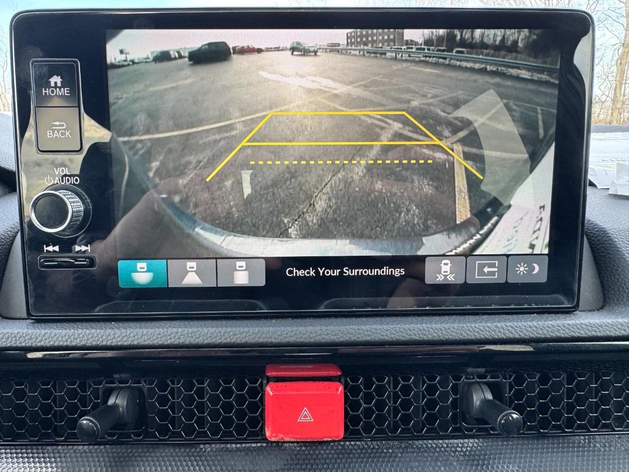 Honda CR-V Hybrid Vehicle Full-screen Gallery Image 28