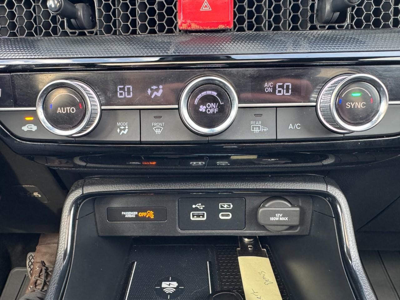 Honda CR-V Hybrid Vehicle Full-screen Gallery Image 29