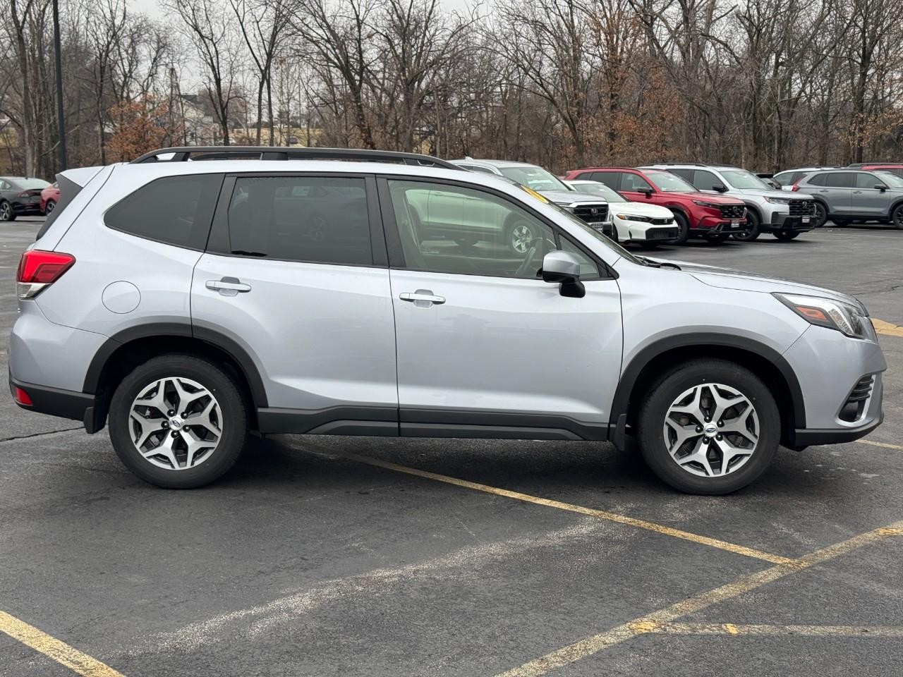 Subaru Forester Vehicle Full-screen Gallery Image 03