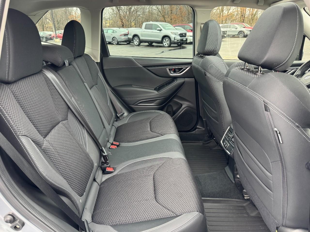 Subaru Forester Vehicle Full-screen Gallery Image 12
