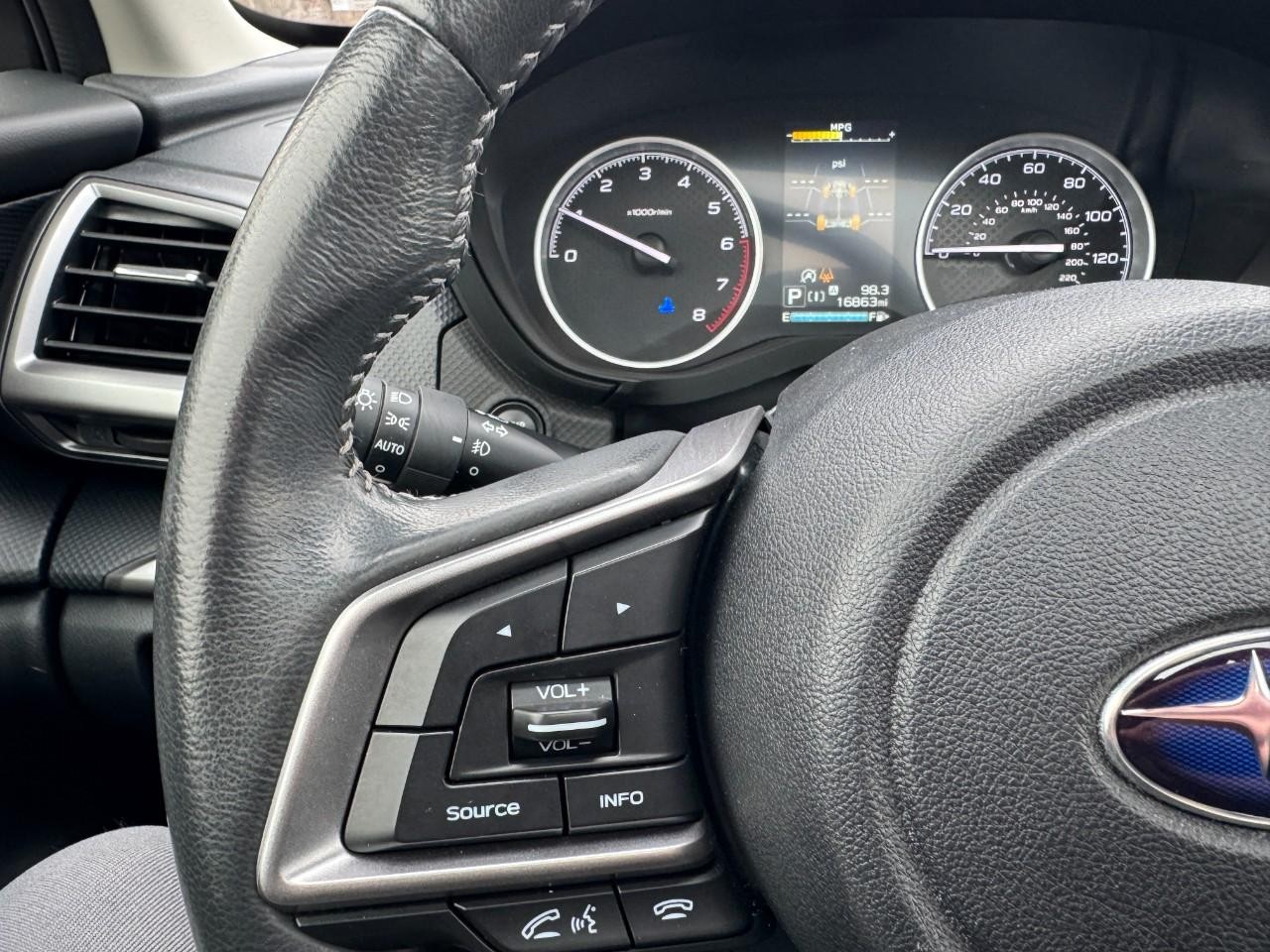 Subaru Forester Vehicle Full-screen Gallery Image 21