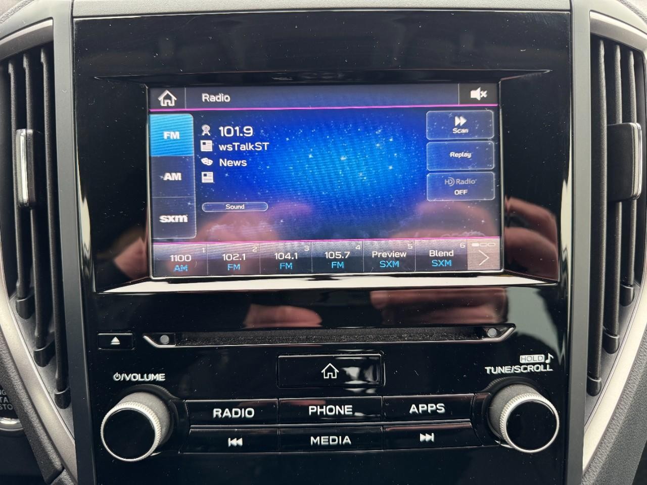 Subaru Forester Vehicle Full-screen Gallery Image 24