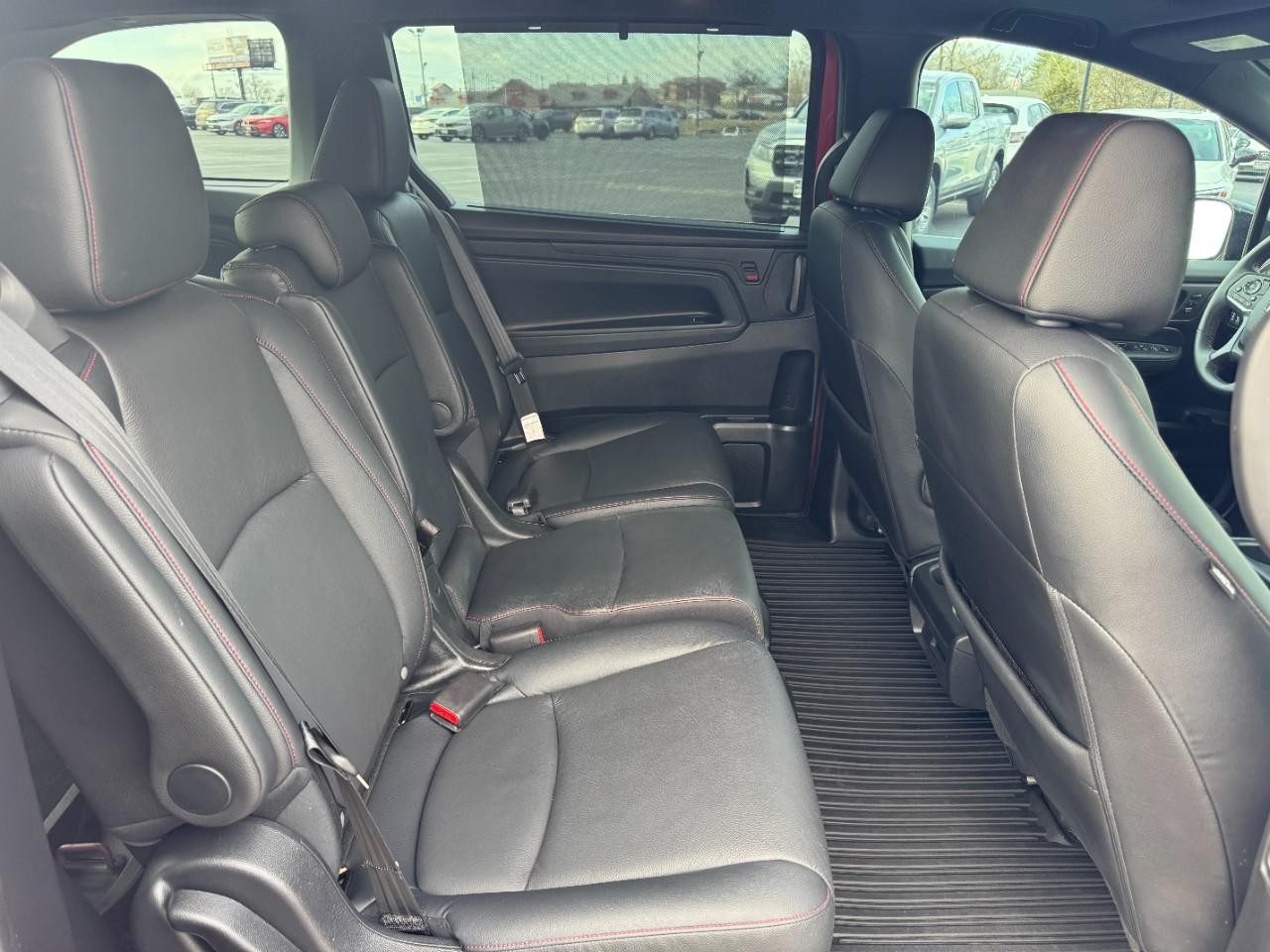 Honda Odyssey Vehicle Full-screen Gallery Image 11