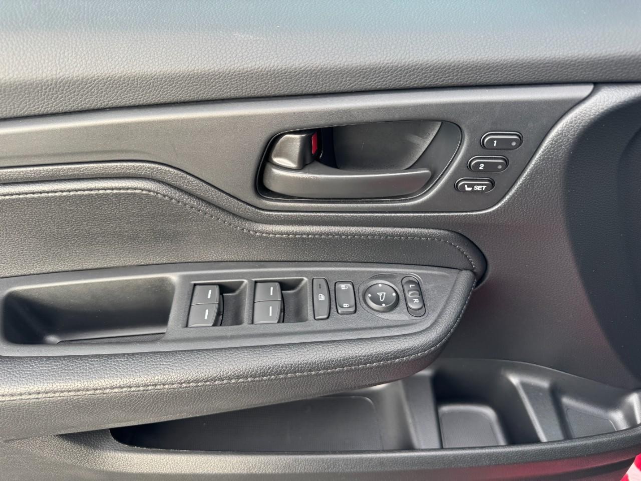 Honda Odyssey Vehicle Full-screen Gallery Image 18