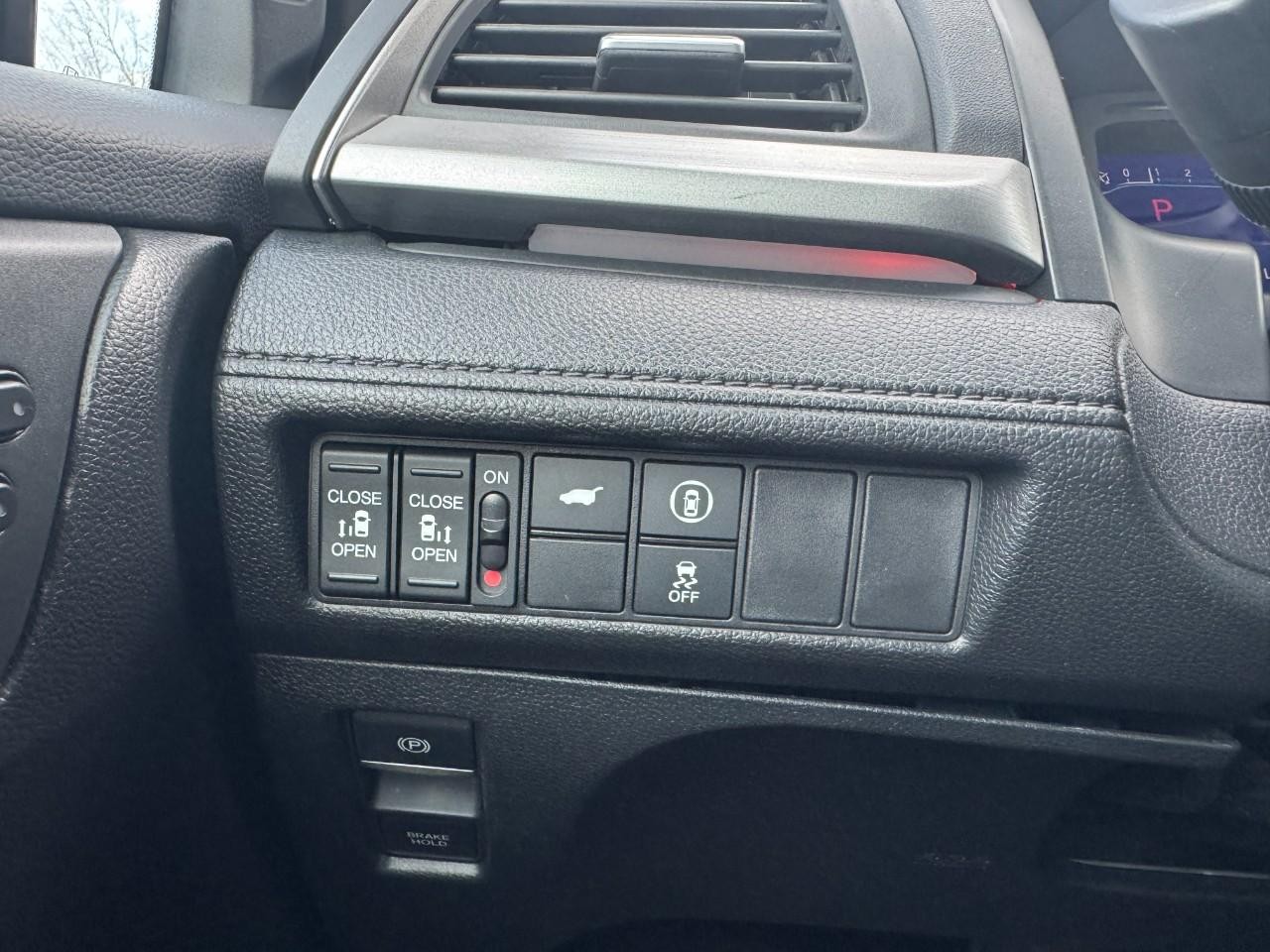 Honda Odyssey Vehicle Full-screen Gallery Image 22