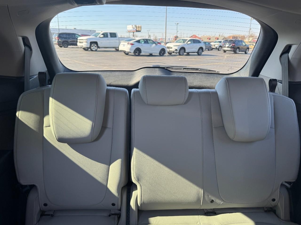 Honda Odyssey Vehicle Full-screen Gallery Image 12