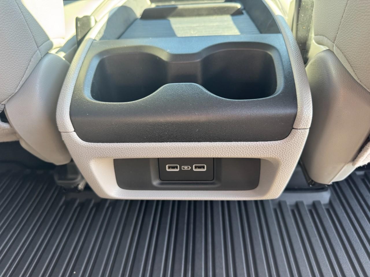 Honda Odyssey Vehicle Full-screen Gallery Image 18