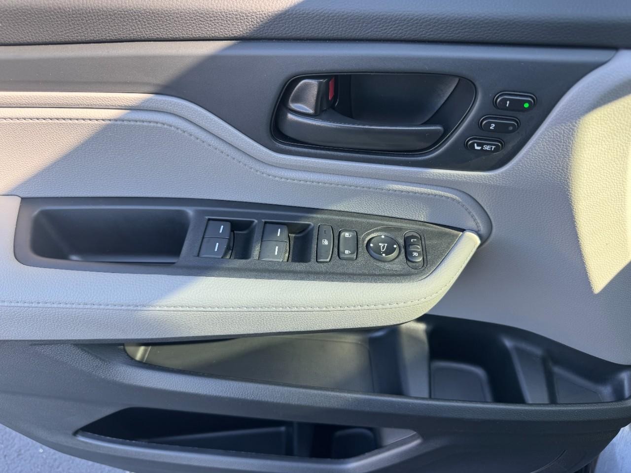 Honda Odyssey Vehicle Full-screen Gallery Image 20