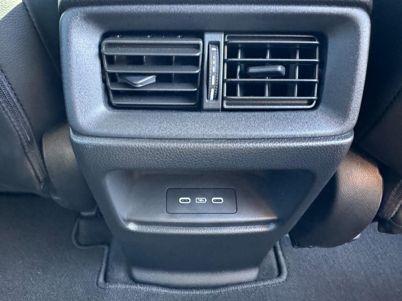 Honda CR-V Vehicle Full-screen Gallery Image 18