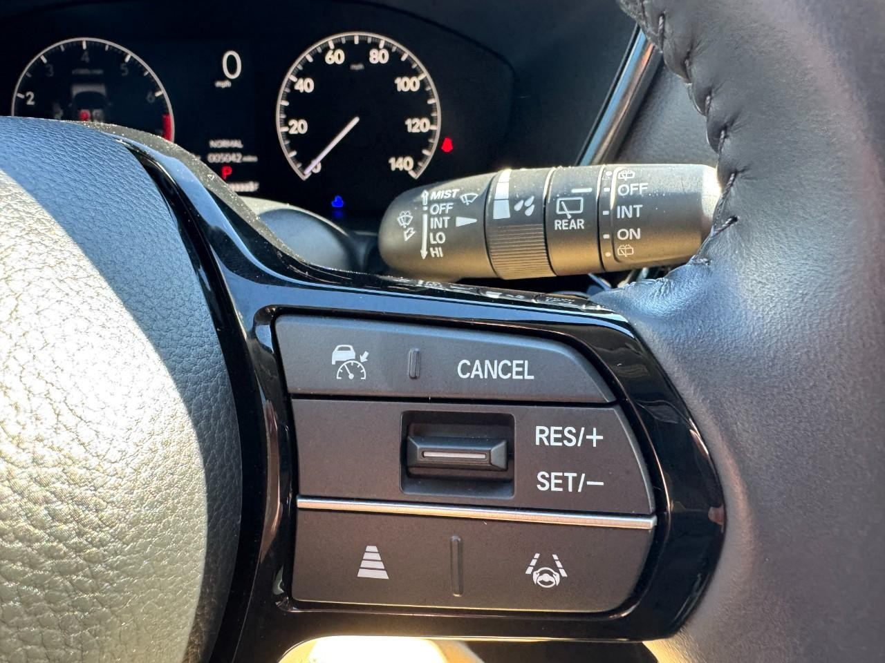 Honda CR-V Vehicle Full-screen Gallery Image 23