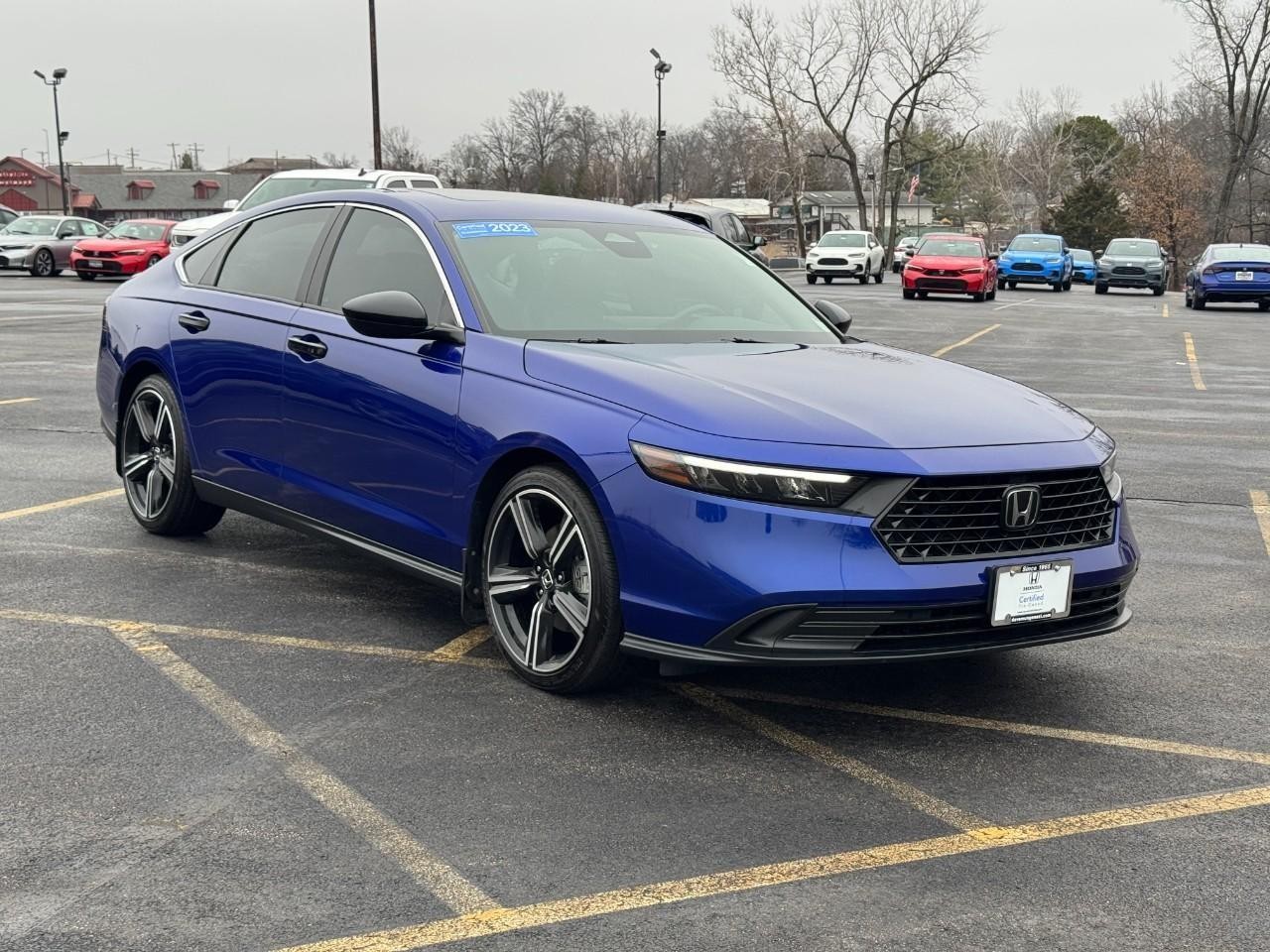 Honda Accord Hybrid Vehicle Full-screen Gallery Image 02