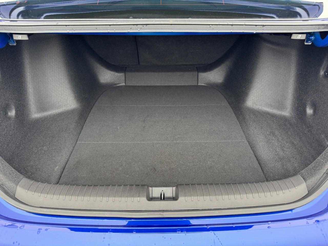 Honda Accord Hybrid Vehicle Full-screen Gallery Image 05