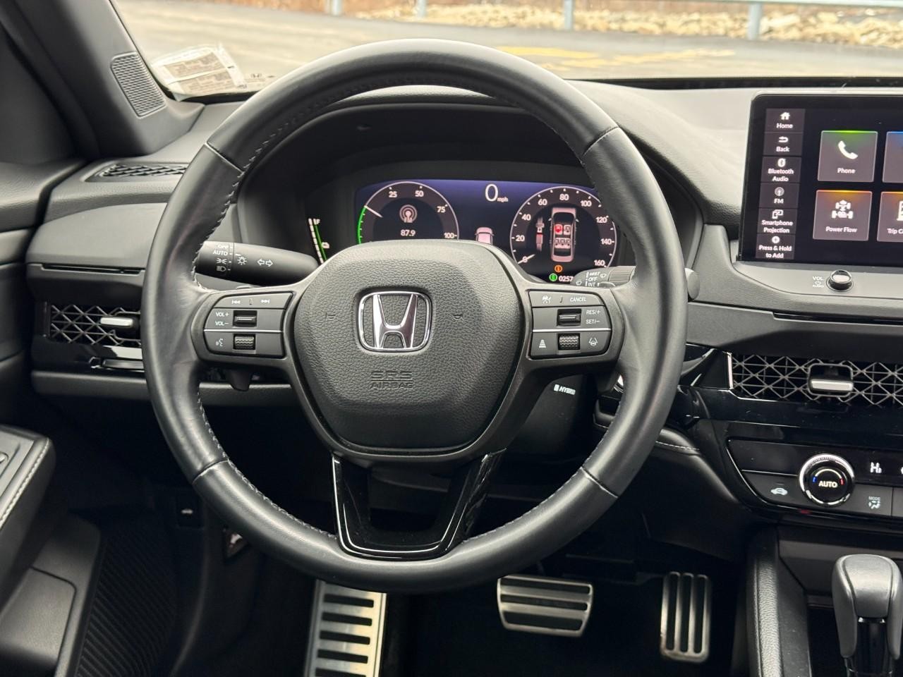 Honda Accord Hybrid Vehicle Full-screen Gallery Image 13