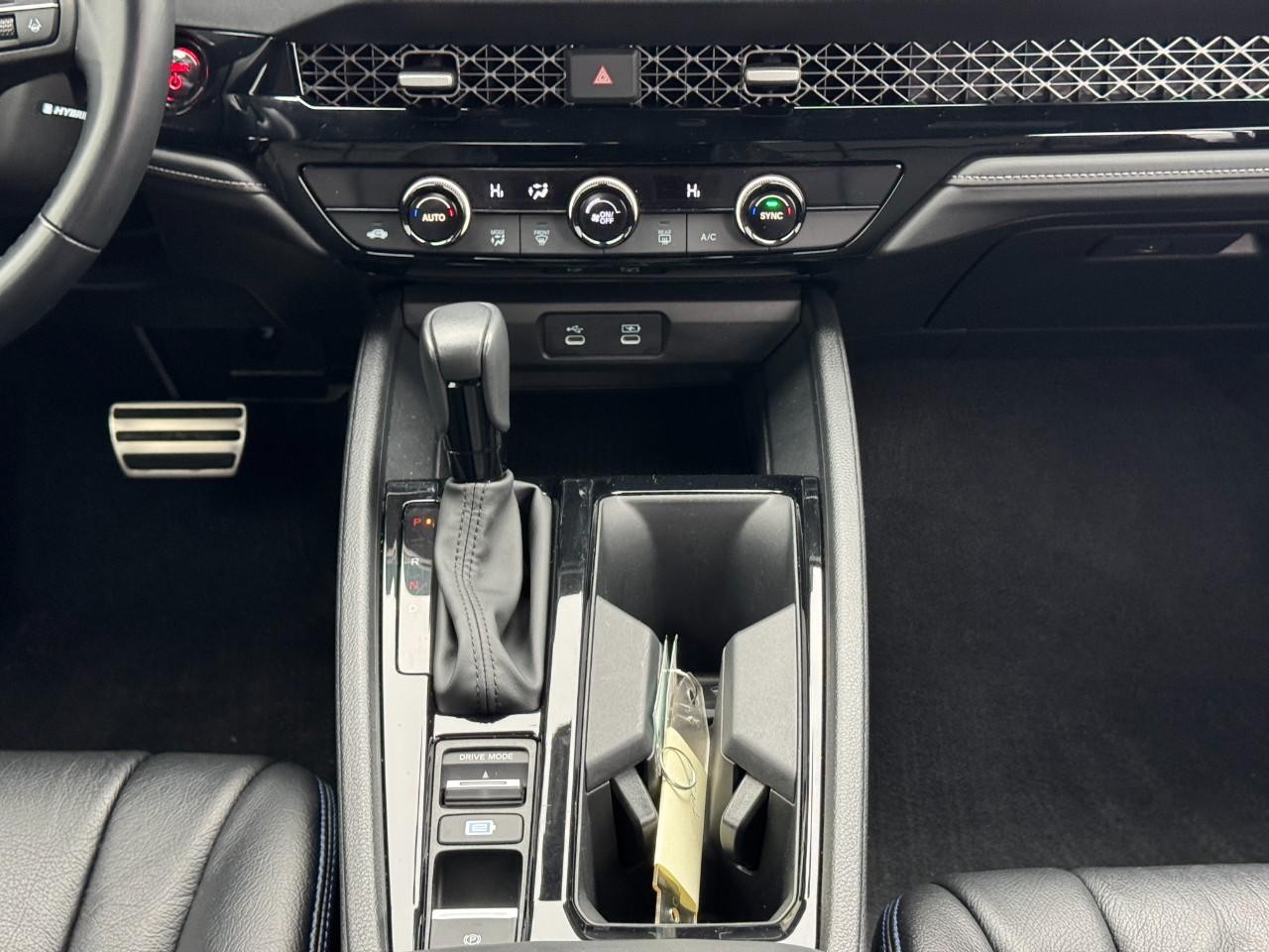 Honda Accord Hybrid Vehicle Full-screen Gallery Image 15