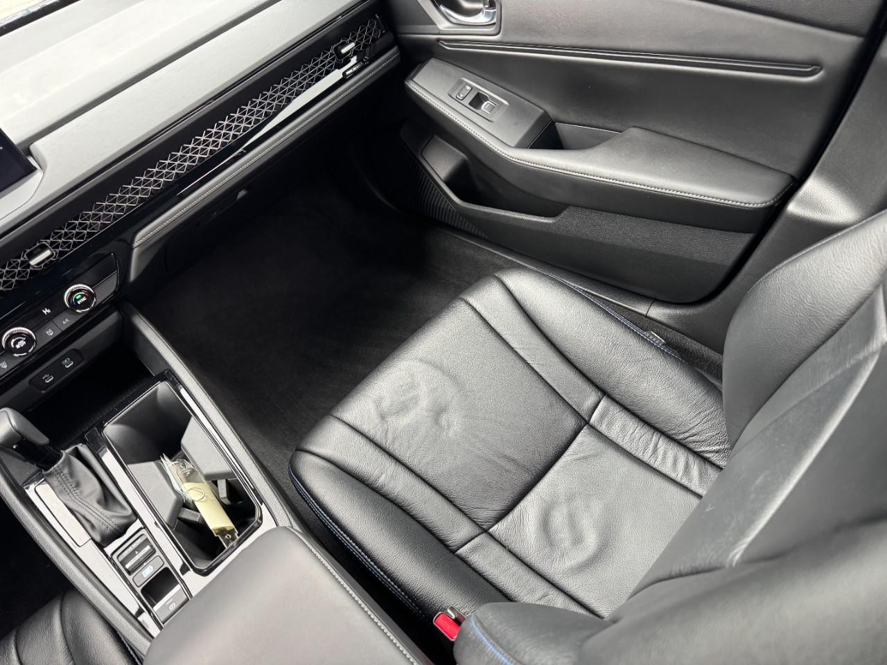 Honda Accord Hybrid Vehicle Full-screen Gallery Image 16