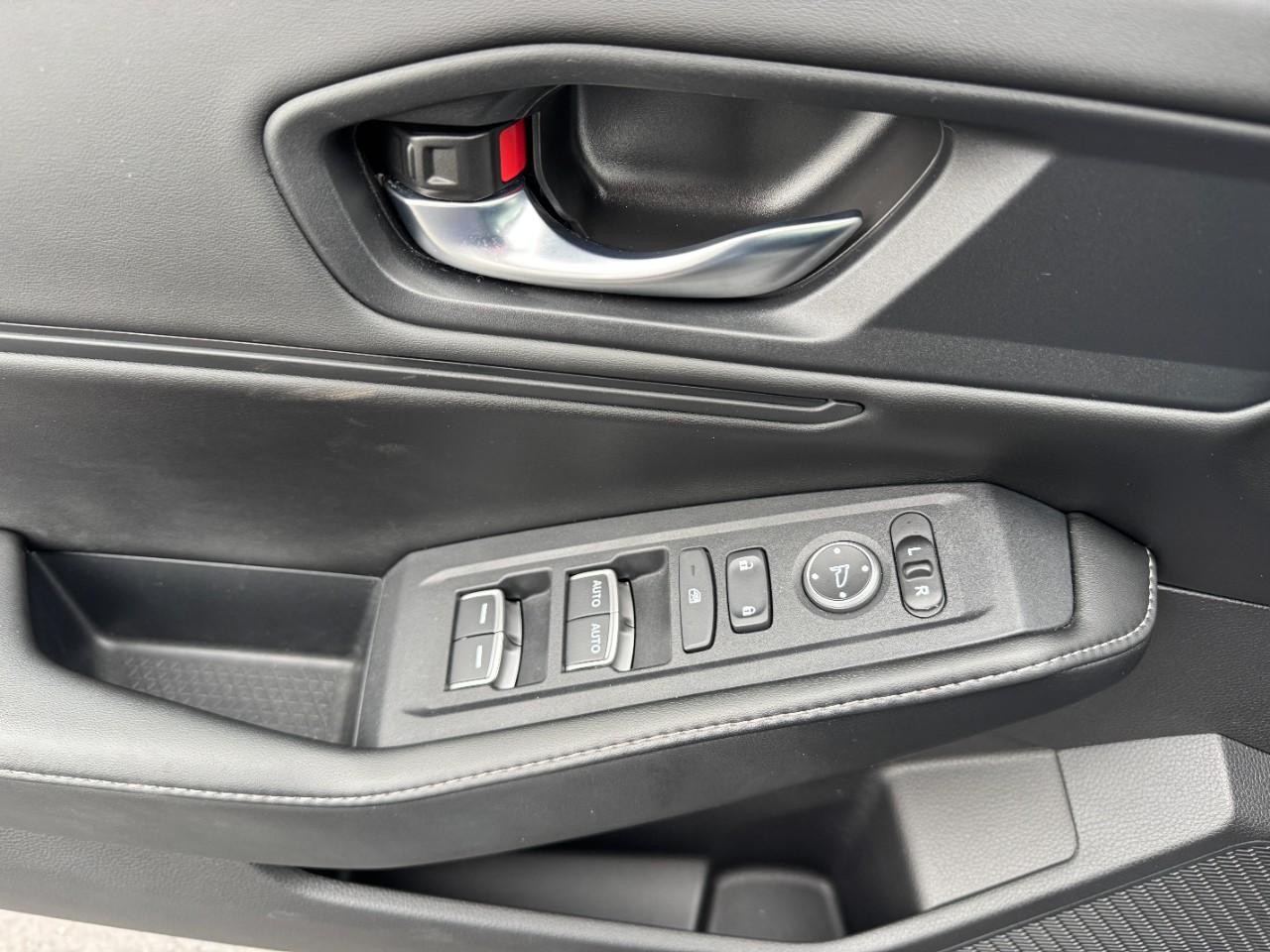 Honda Accord Hybrid Vehicle Full-screen Gallery Image 18