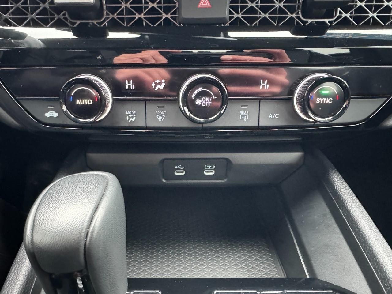 Honda Accord Hybrid Vehicle Full-screen Gallery Image 26