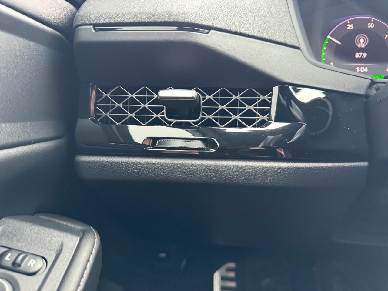 Honda Accord Hybrid Vehicle Full-screen Gallery Image 27