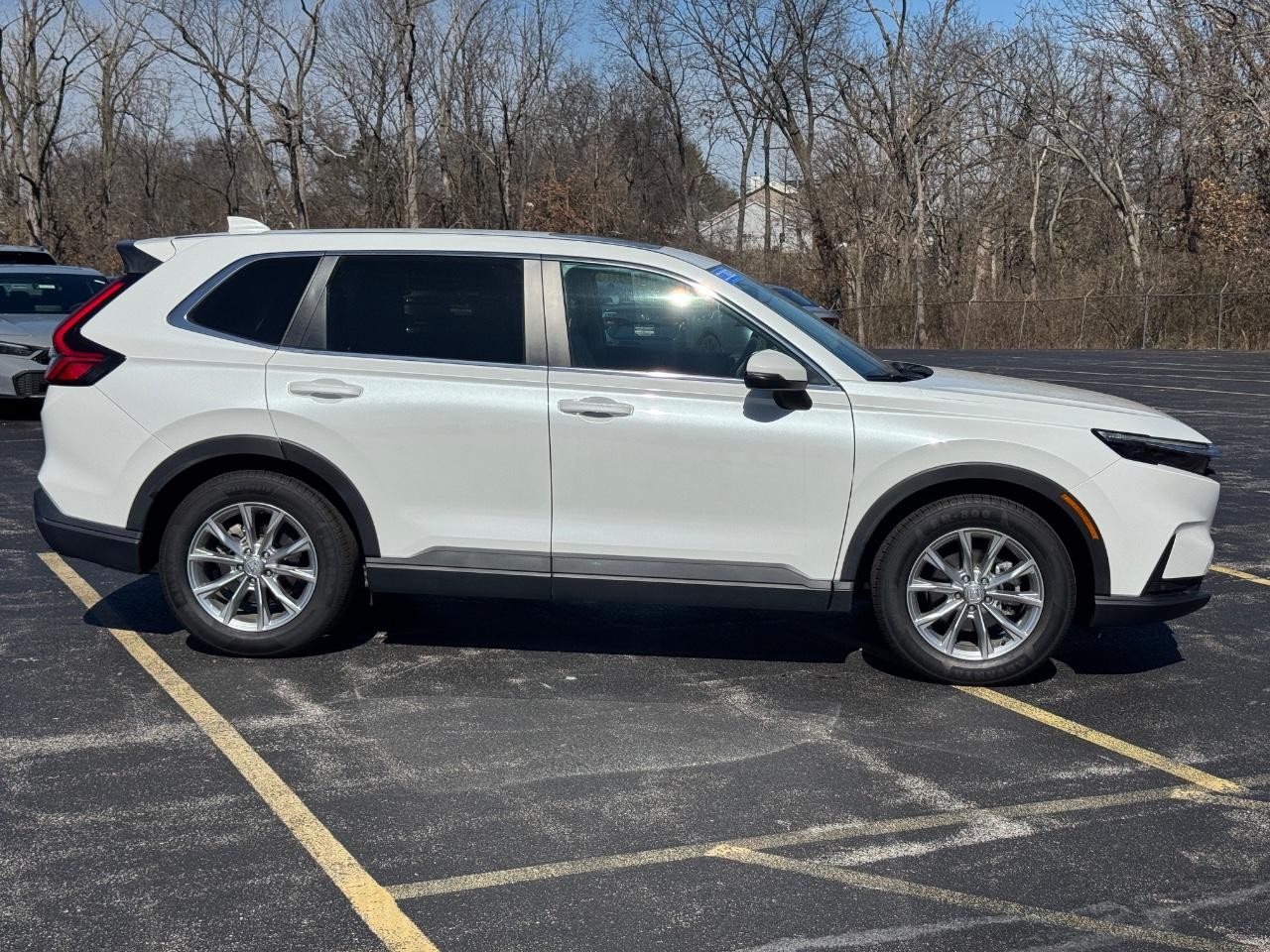 Honda CR-V Vehicle Full-screen Gallery Image 02