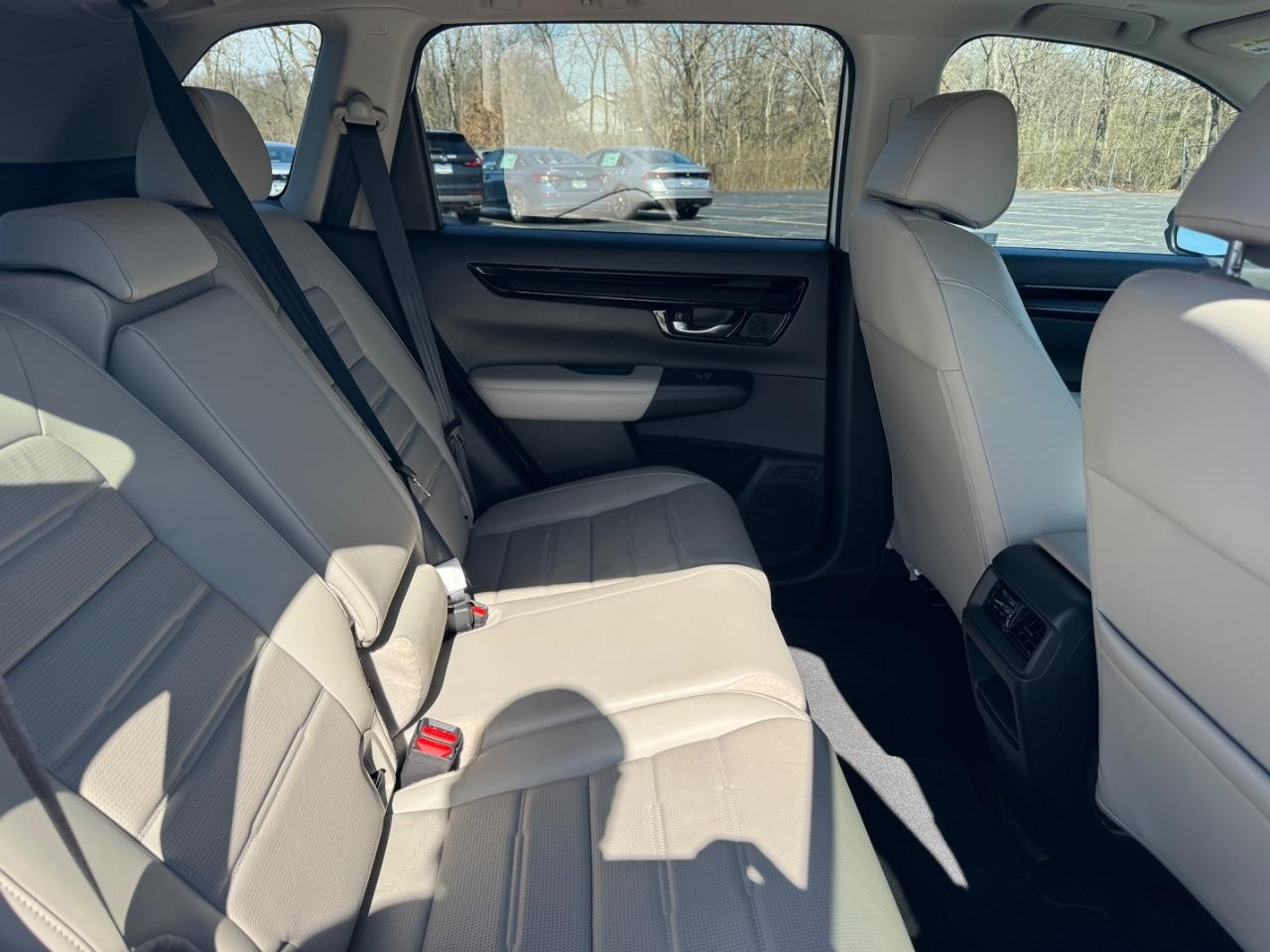 Honda CR-V Vehicle Full-screen Gallery Image 10