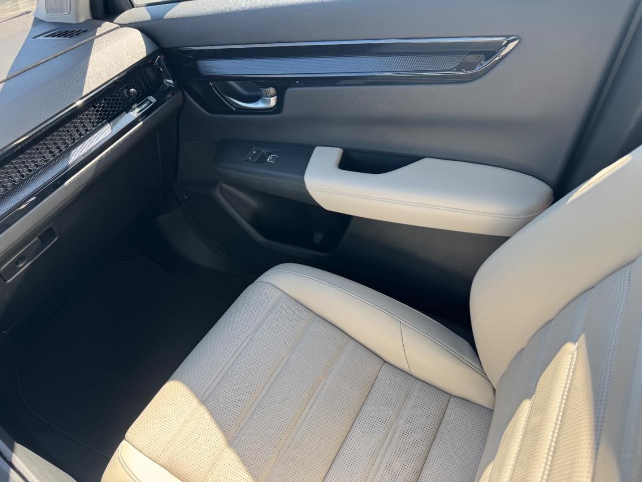 Honda CR-V Vehicle Full-screen Gallery Image 15