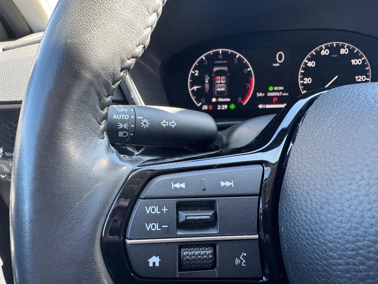 Honda CR-V Vehicle Full-screen Gallery Image 17