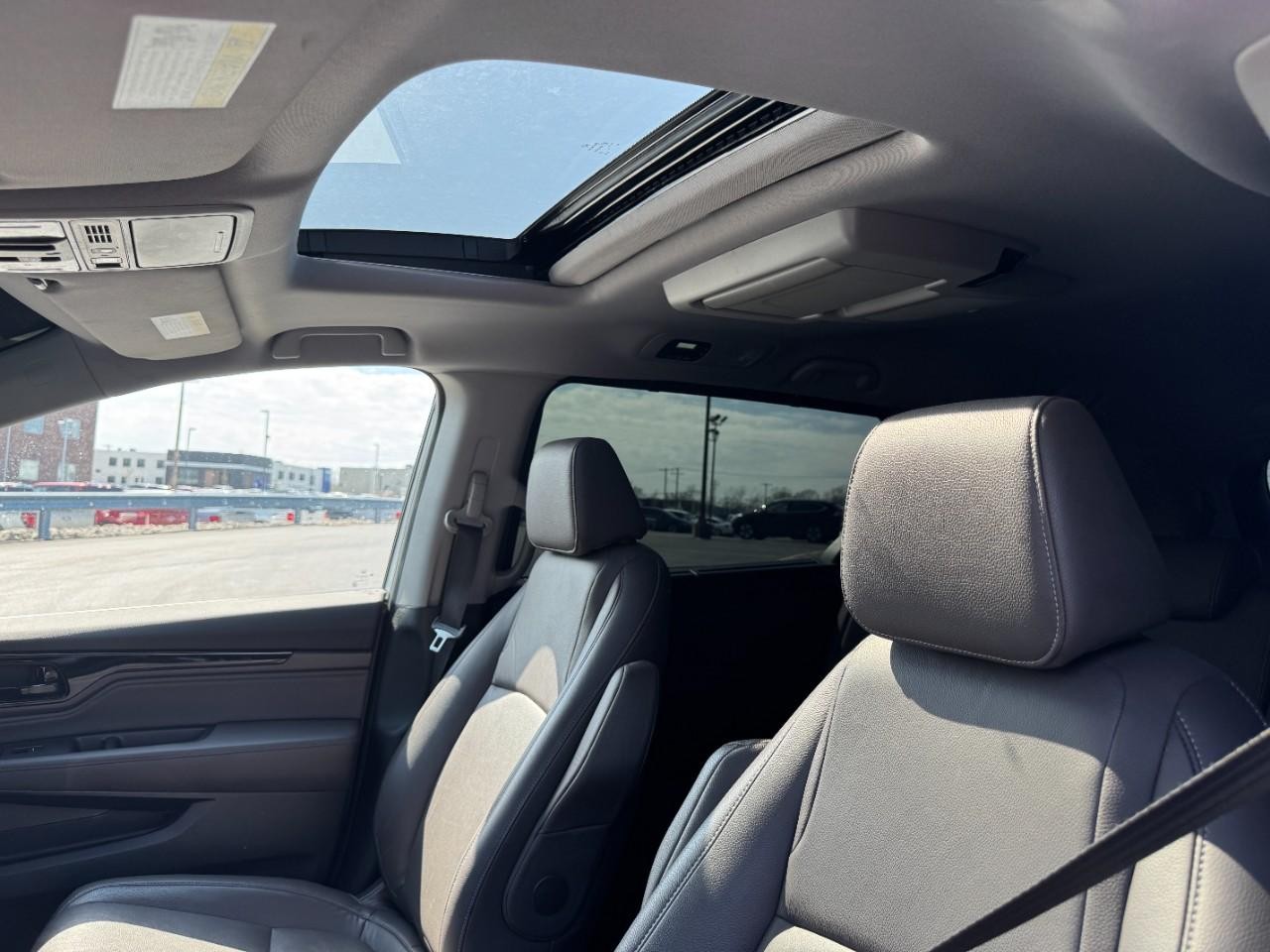 Honda Odyssey Vehicle Full-screen Gallery Image 19