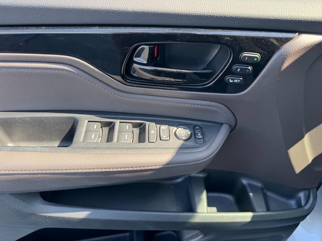 Honda Odyssey Vehicle Full-screen Gallery Image 22