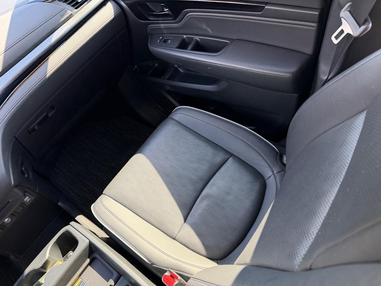 Honda Odyssey Vehicle Full-screen Gallery Image 14