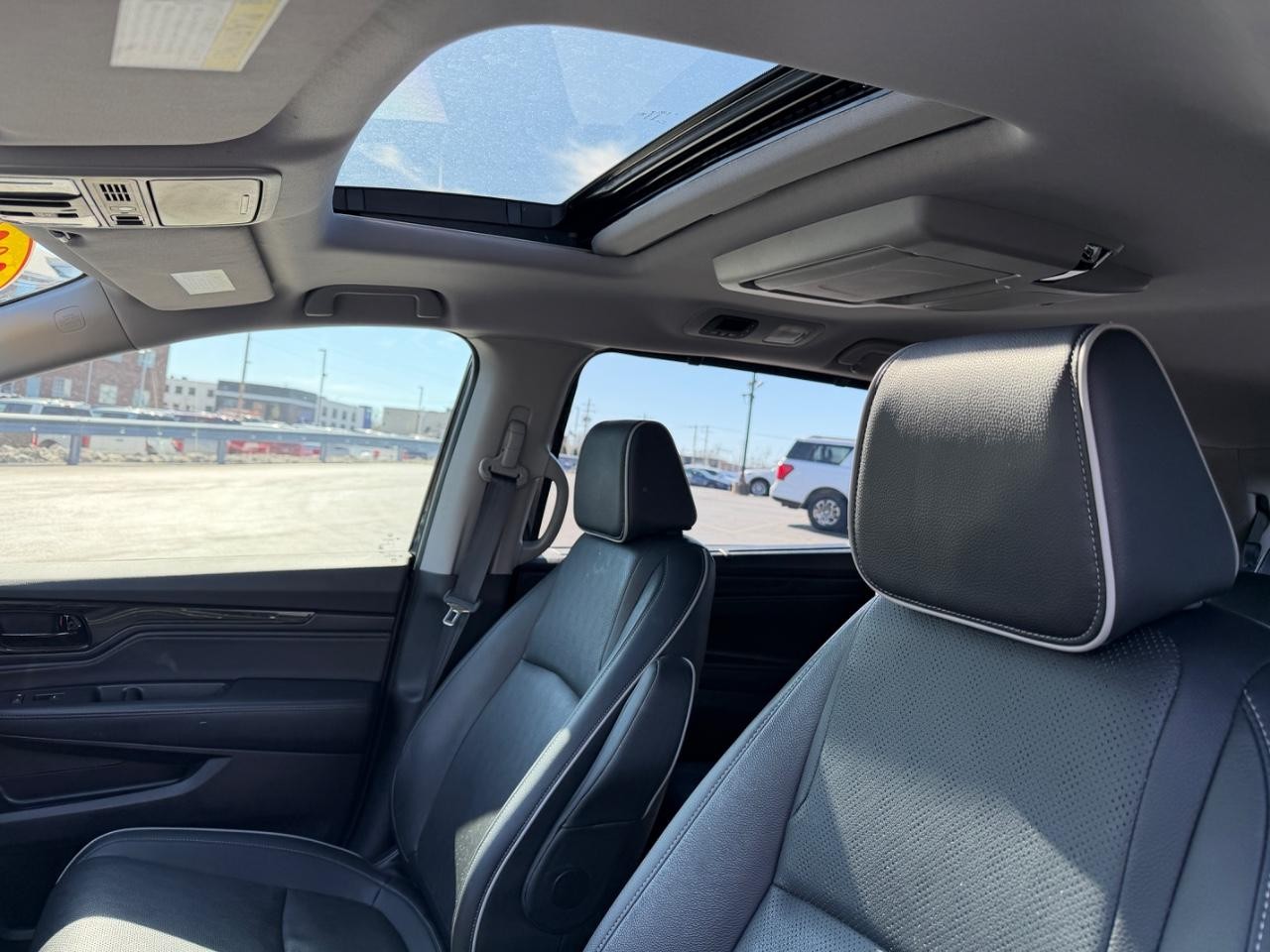 Honda Odyssey Vehicle Full-screen Gallery Image 21