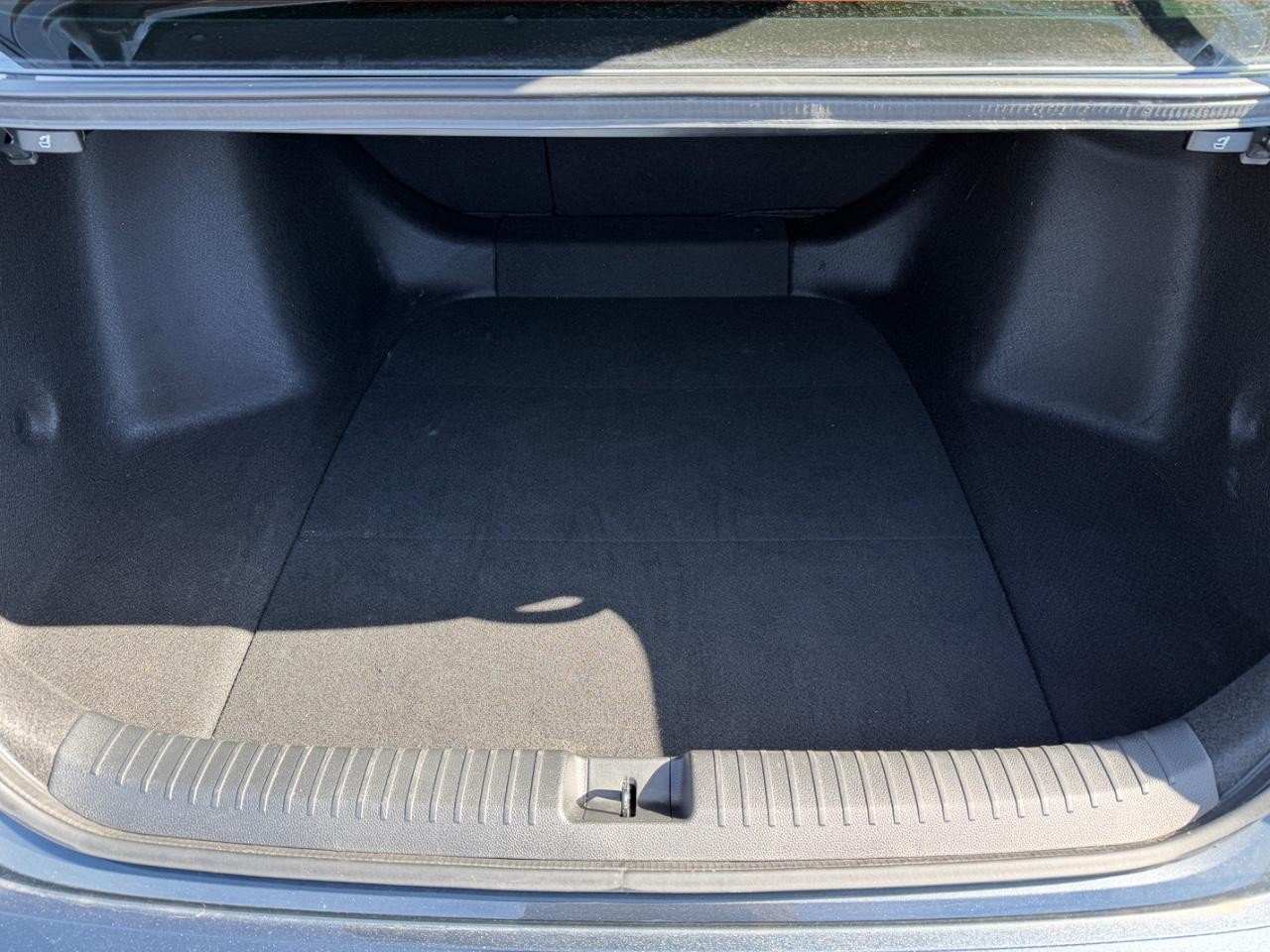 Honda Accord Sedan Vehicle Full-screen Gallery Image 06