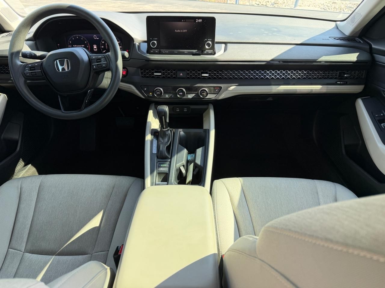 Honda Accord Sedan Vehicle Full-screen Gallery Image 11