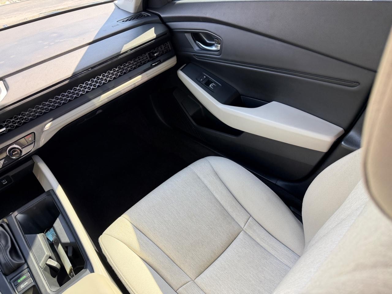 Honda Accord Sedan Vehicle Full-screen Gallery Image 13