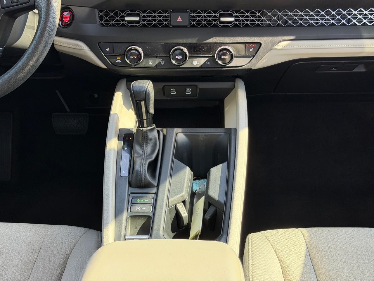 Honda Accord Sedan Vehicle Full-screen Gallery Image 14