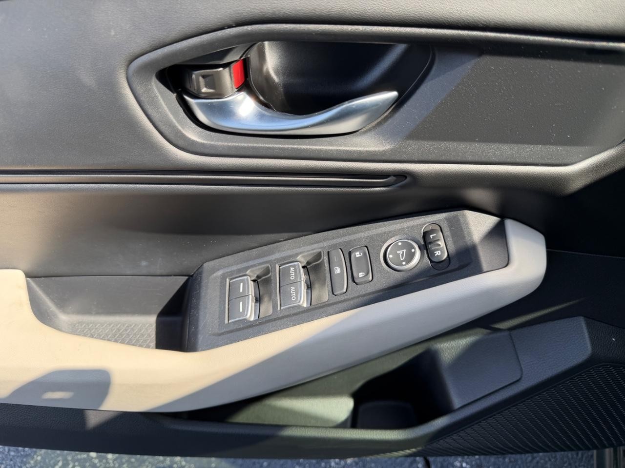 Honda Accord Sedan Vehicle Full-screen Gallery Image 16