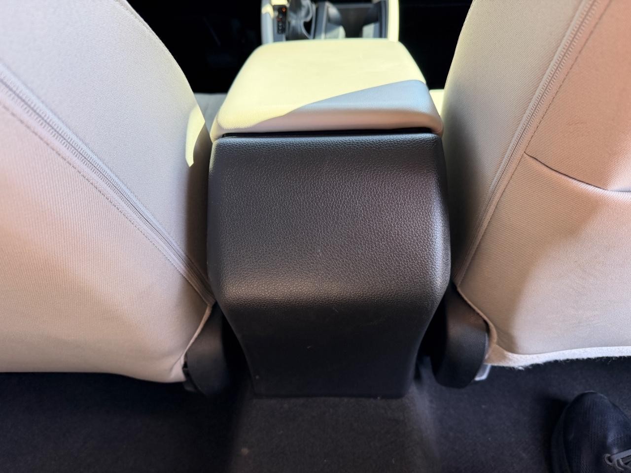 Honda Accord Sedan Vehicle Full-screen Gallery Image 18